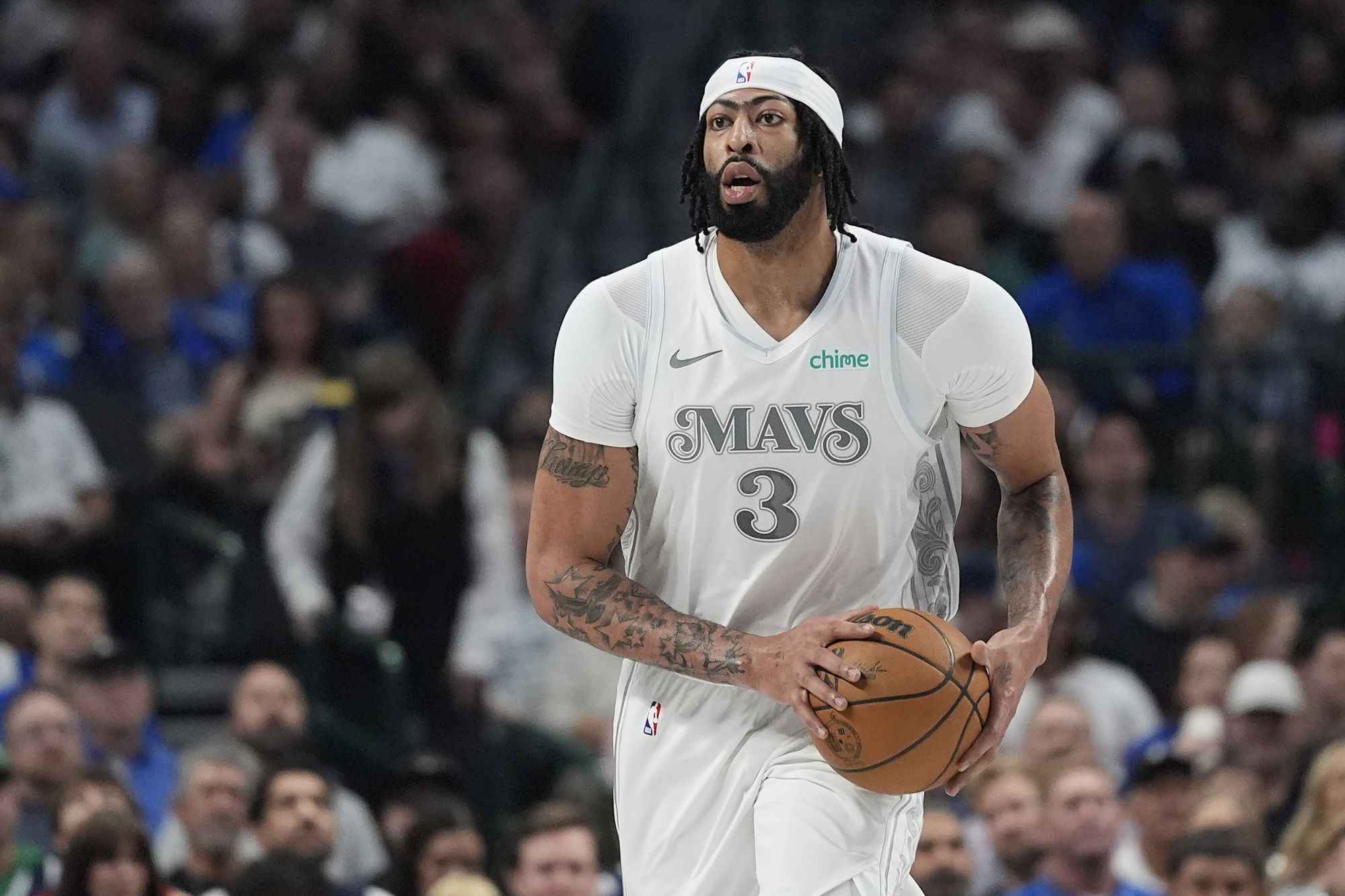 美記：濃眉在獨行俠出戰場次不如東契奇上季在湖人的30+多