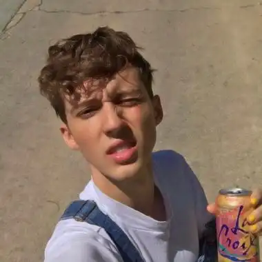 6686体育初级作者Aubrey