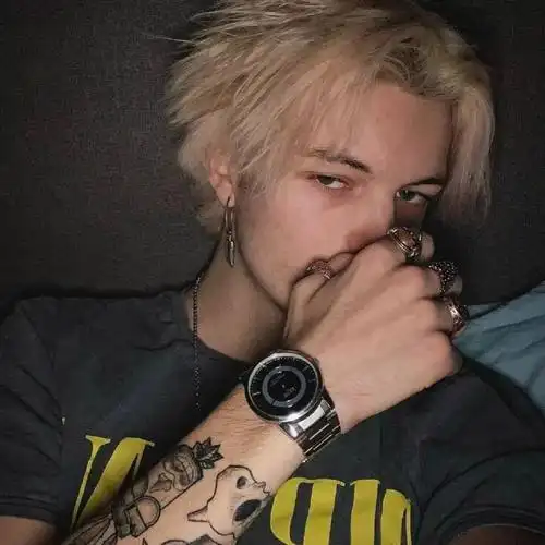 6686体育铁牌作者Riley