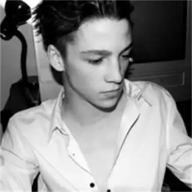 6686体育铁牌作者Una