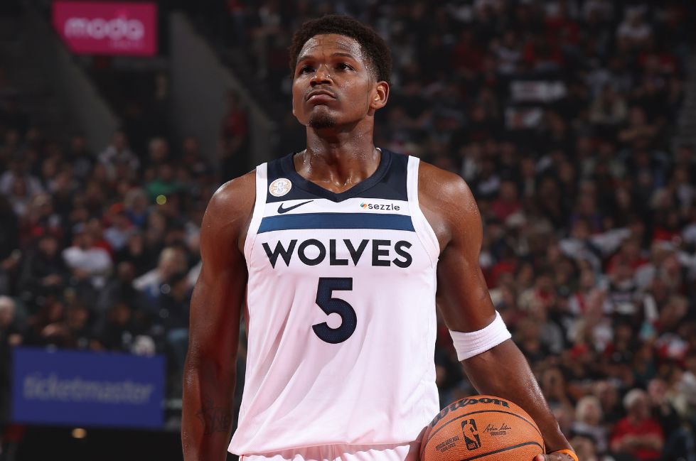 愛德華茲重返賽場首戰得到15分5助3差錯，正負值-25全隊最低