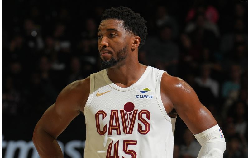 競技狀態不俗！米切爾半場9中6得到21分3助攻