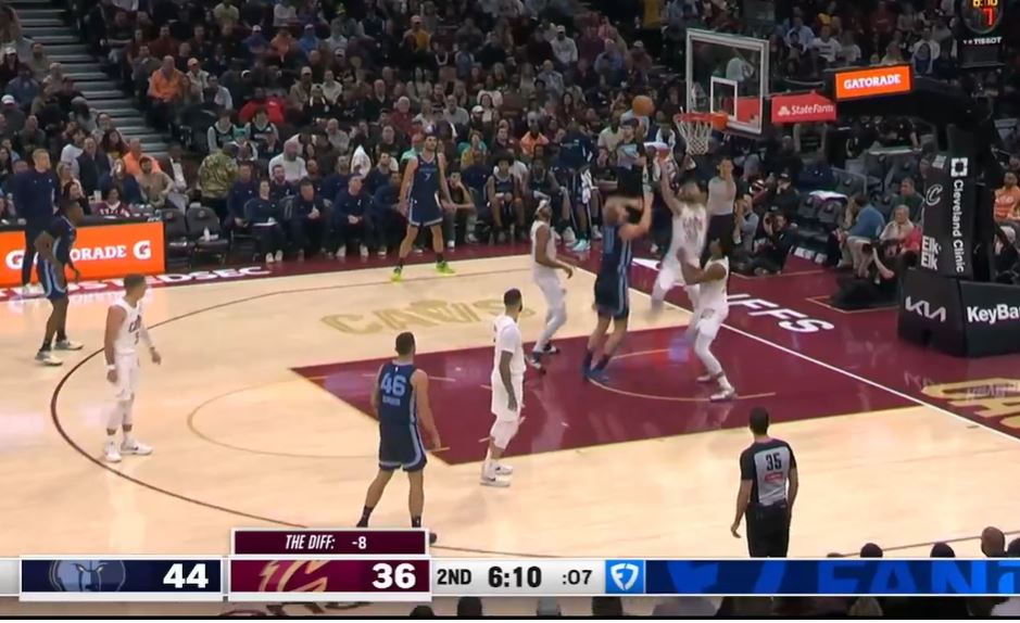 騎士半場3人得分上雙，阿倫10分5板&仍跟跑位7分