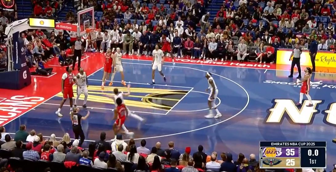 墨菲壓哨三分球超時無效，首節轟下13分