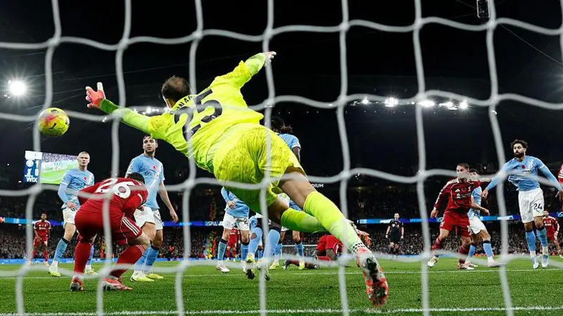 裁判主管談範戴克進球無效：裁判主觀認為羅伯森幹擾非不恰當