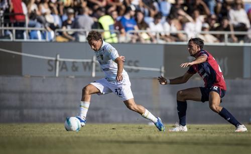 卡利亞裡 vs 弗羅西諾內