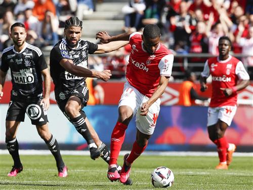 霍爾 vs 布雷斯托瓦比賽場