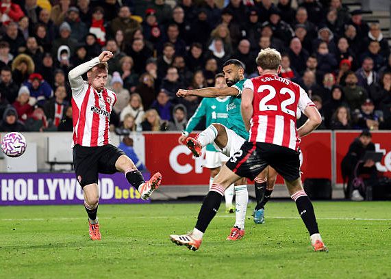 薩拉赫vs小蜜蜂數據：4射2正進1球，1關鍵傳接，3差錯